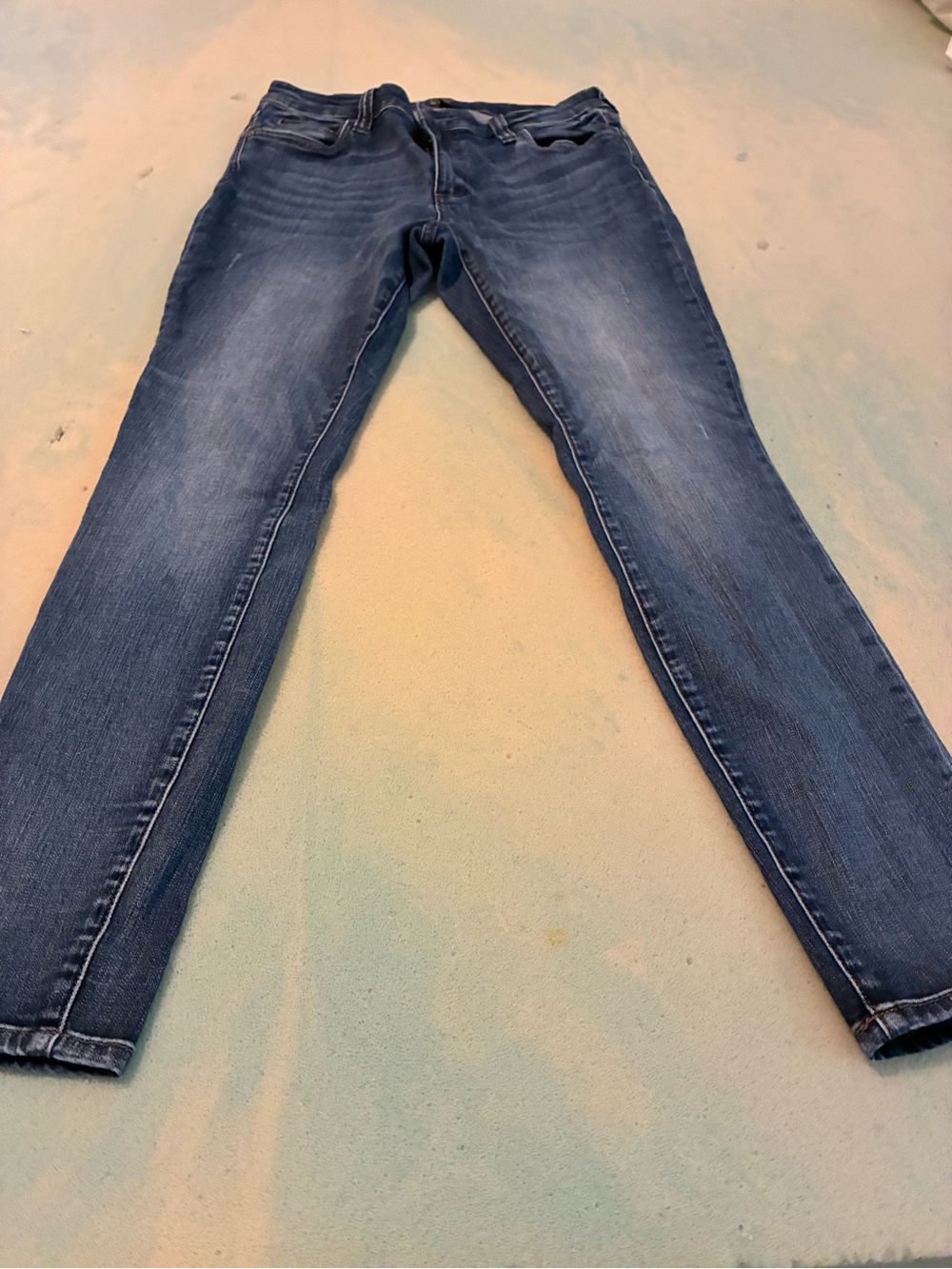 Kut from the Kloth Women's Skinny Jeans in Medium Blue Wash